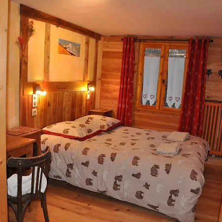 Des Touristes Hotel 2*